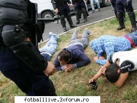 inceput: huliganii stau block start!? sunt prezenti aproape toate galeriile echipelor din romania.