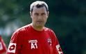 "C�inii mei muşcă" - "C�inii mei muşcă" de Eduard - ...::: Stiri despre Fotbal :::...